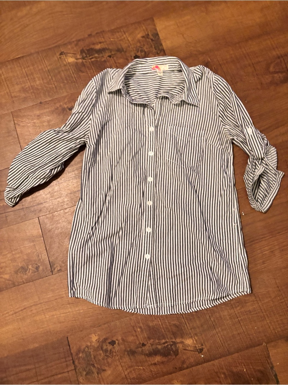 Y2K Forever 21 Black and White Striped Button-Up sleeves